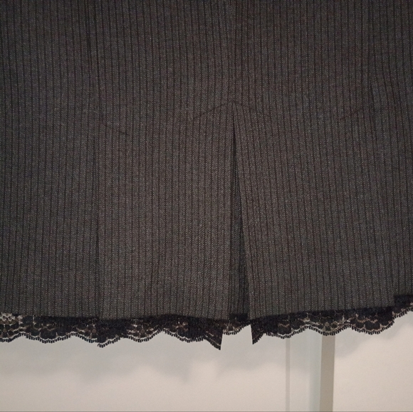 Oui Moments Black Lace Trim, Pleated Women's Gray Pencil Skirt (Stretch) - Picture 7 of 13